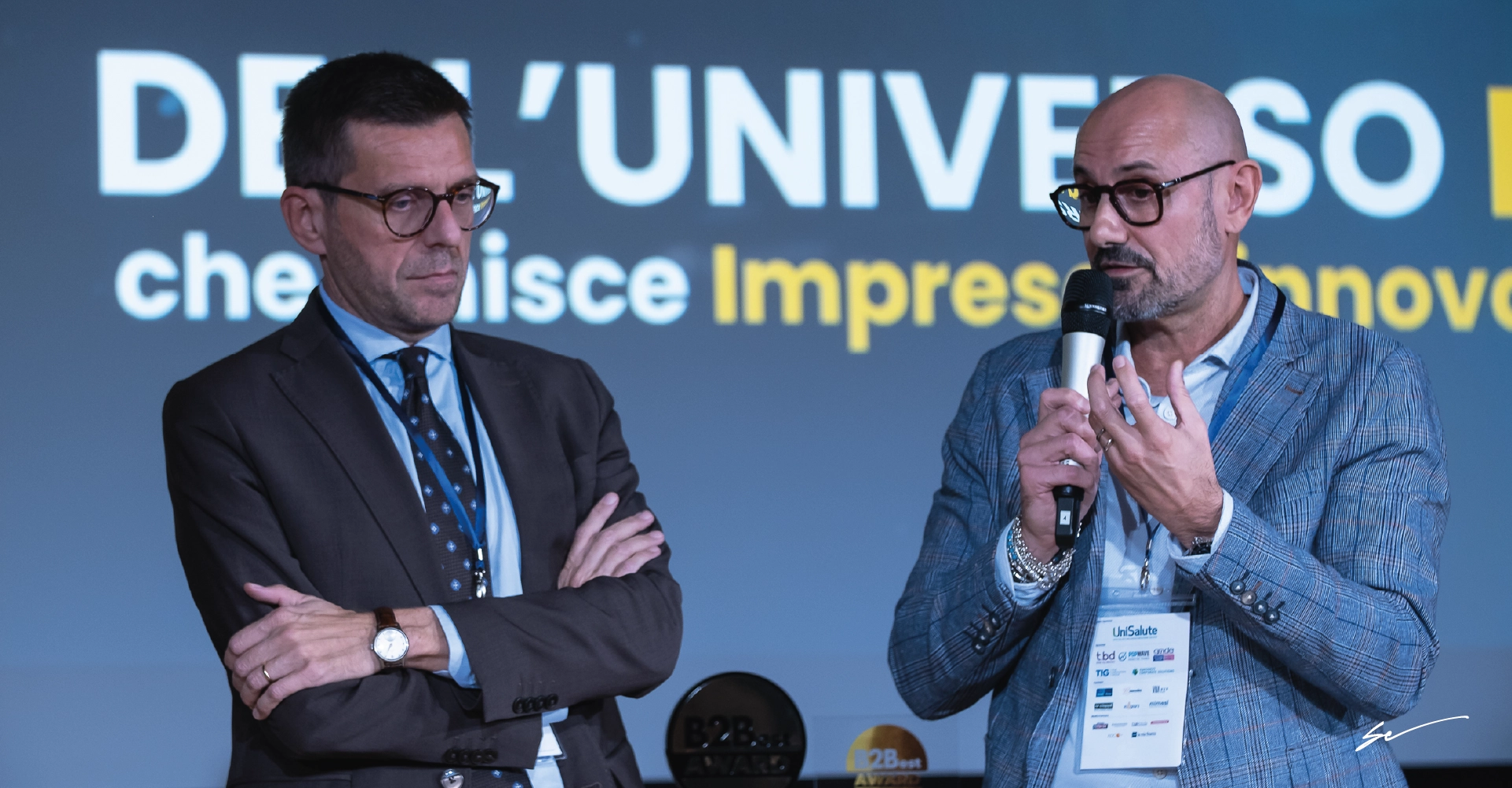 A sinistra, Michele Scalvenzi, Responsabile Comunicazione e Relazioni esterne di Acque Bresciane, a destra, Pino Baretto, Direttore Creativo di Seventyseven
